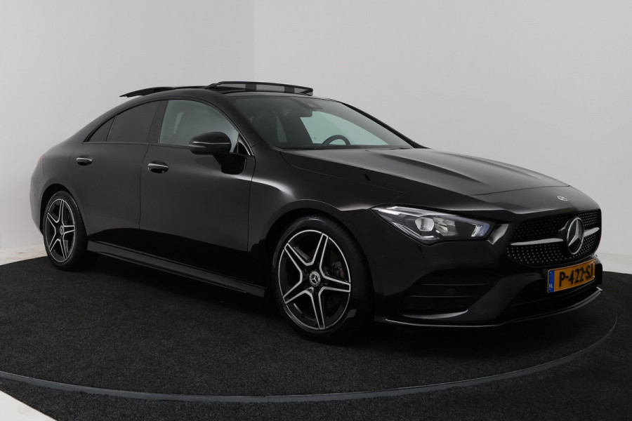 Mercedes-Benz CLA-Klasse 180 AMG Line (PANORAMADAK, STOELVERWARMING, SFEERVERLICHTING, CAMERA, CRUISE ADAPTIEF)