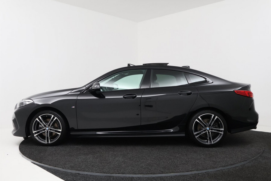 BMW 2 Serie Gran Coupé 218i Business Edition Plus (PANORAMADAK, CAMERA, SFEERVERLICHTING, STOELVERWARMING, PARKEE