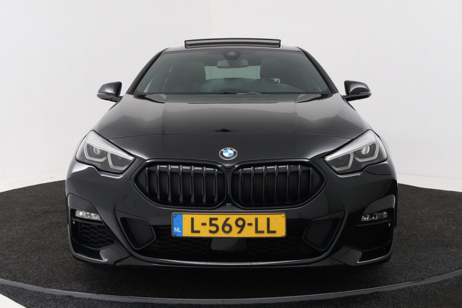 BMW 2 Serie Gran Coupé 218i Business Edition Plus (PANORAMADAK, CAMERA, SFEERVERLICHTING, STOELVERWARMING, PARKEE