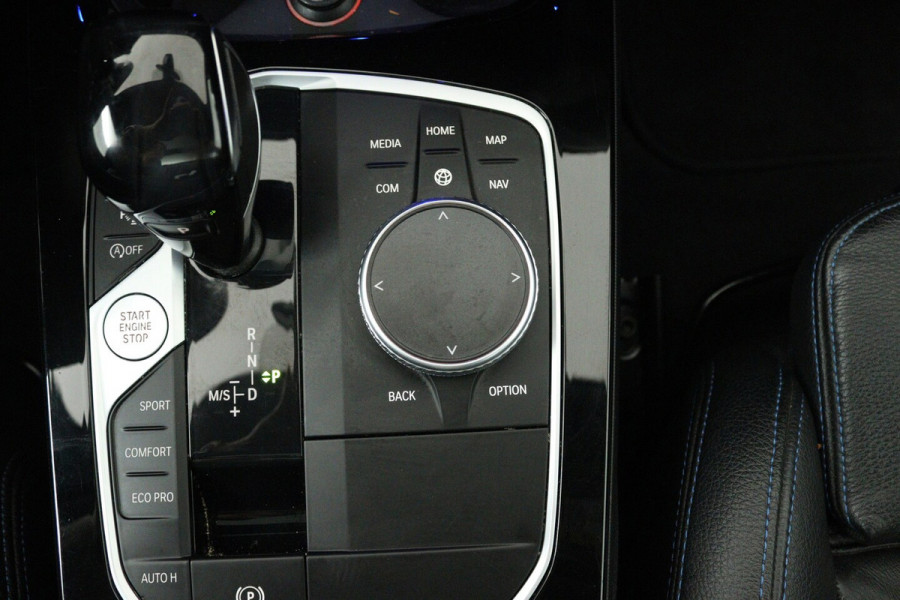 BMW 2 Serie Gran Coupé 218i Business Edition Plus (PANORAMADAK, CAMERA, SFEERVERLICHTING, STOELVERWARMING, PARKEE