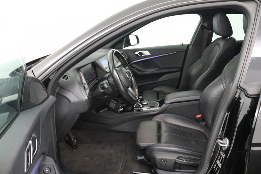 BMW 2 Serie Gran Coupé 218i Business Edition Plus (PANORAMADAK, CAMERA, SFEERVERLICHTING, STOELVERWARMING, PARKEE