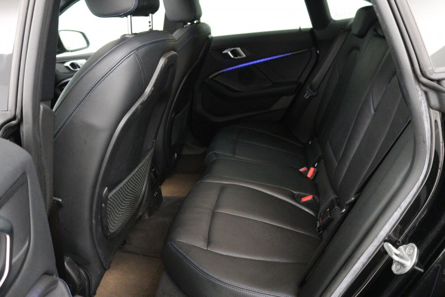 BMW 2 Serie Gran Coupé 218i Business Edition Plus (PANORAMADAK, CAMERA, SFEERVERLICHTING, STOELVERWARMING, PARKEE