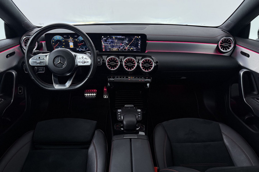Mercedes-Benz CLA-Klasse 200 Business Solution AMG (PANORAMADAK, STOELVERWARMING, SFEERVERLICHTING, CAMERA, CRUISE
