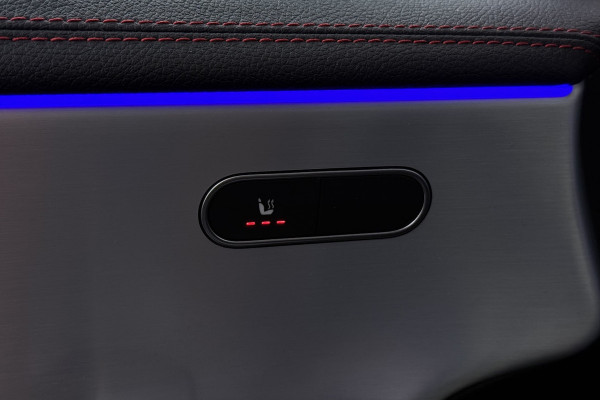 Mercedes-Benz CLA-Klasse 200 Business Solution AMG (PANORAMADAK, STOELVERWARMING, SFEERVERLICHTING, CAMERA, CRUISE