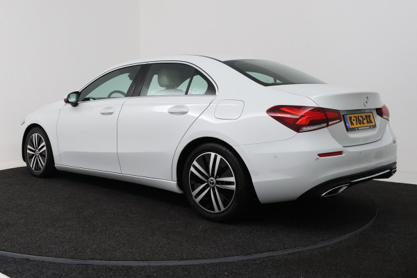 Mercedes-Benz A-Klasse 180 Business Solution Luxury (SFEERVERLICHTING, STOELVERWARMING, 1e EIGENAAR, ACHTERUITRIJ