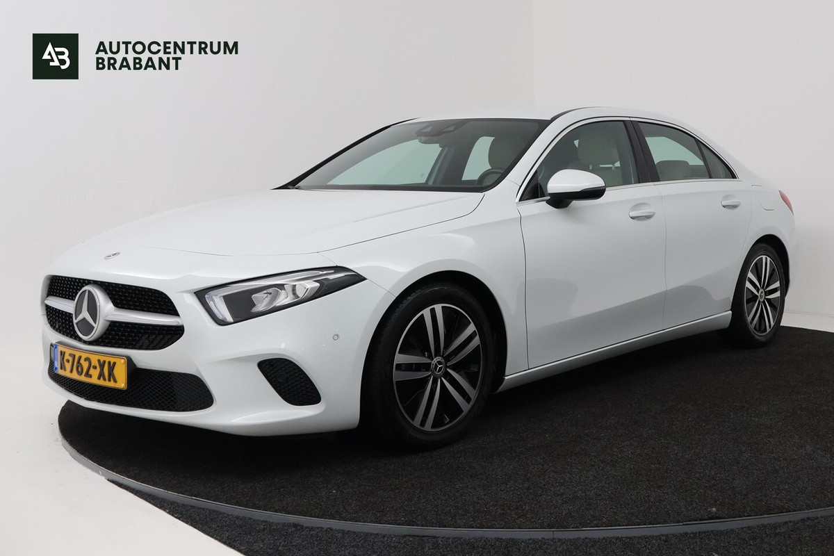 Mercedes-Benz A-Klasse 180 Business Solution Luxury (SFEERVERLICHTING, STOELVERWARMING, 1e EIGENAAR, ACHTERUITRIJ