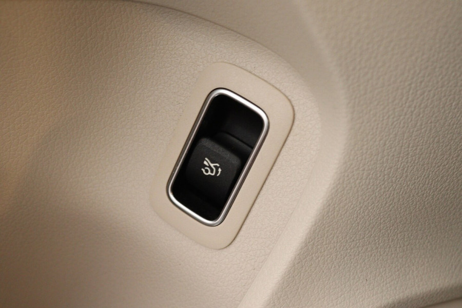 Mercedes-Benz A-Klasse 180 Business Solution Luxury (SFEERVERLICHTING, STOELVERWARMING, 1e EIGENAAR, ACHTERUITRIJ