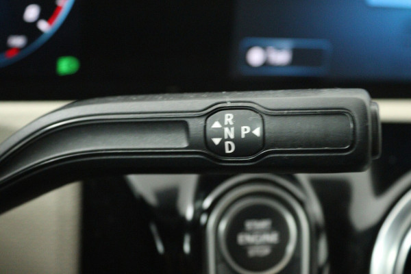 Mercedes-Benz A-Klasse 180 Business Solution Luxury (SFEERVERLICHTING, STOELVERWARMING, 1e EIGENAAR, ACHTERUITRIJ