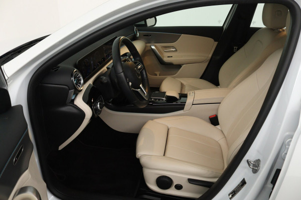 Mercedes-Benz A-Klasse 180 Business Solution Luxury (SFEERVERLICHTING, STOELVERWARMING, 1e EIGENAAR, ACHTERUITRIJ