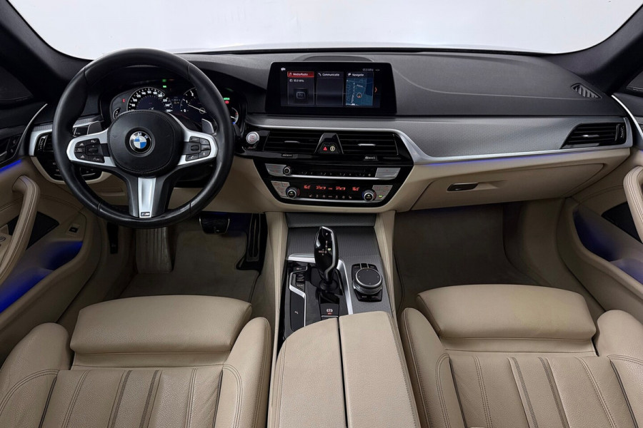 BMW 5 Serie Touring 540i xDrive High Executive (PANORAMADAK, ADAPTIEVE CRUISE, SFEERVERLICHTING, DEALER ONDERH