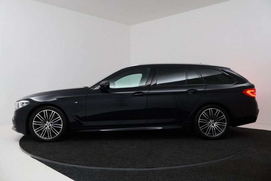 BMW 5 Serie Touring 540i xDrive High Executive (PANORAMADAK, ADAPTIEVE CRUISE, SFEERVERLICHTING, DEALER ONDERH