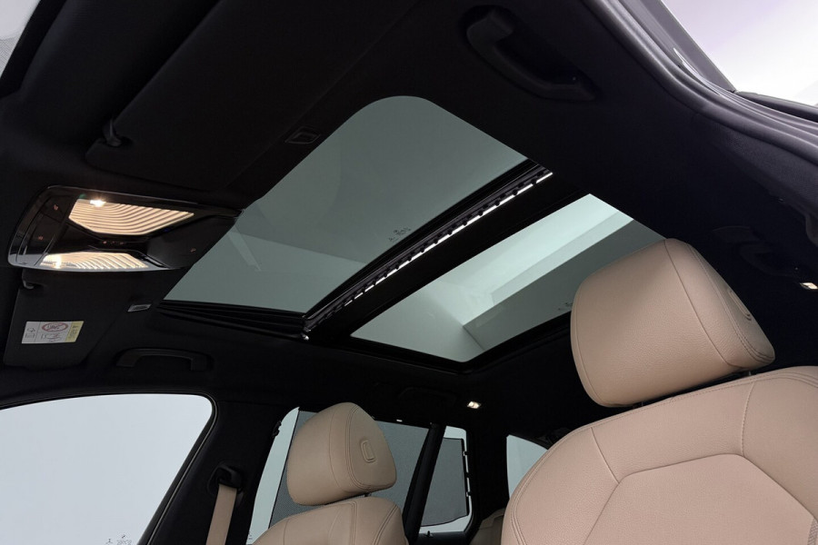 BMW 5 Serie Touring 540i xDrive High Executive (PANORAMADAK, ADAPTIEVE CRUISE, SFEERVERLICHTING, DEALER ONDERH