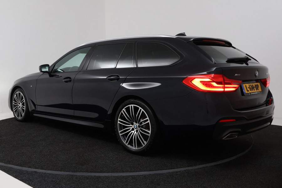 BMW 5 Serie Touring 540i xDrive High Executive (PANORAMADAK, ADAPTIEVE CRUISE, SFEERVERLICHTING, DEALER ONDERH