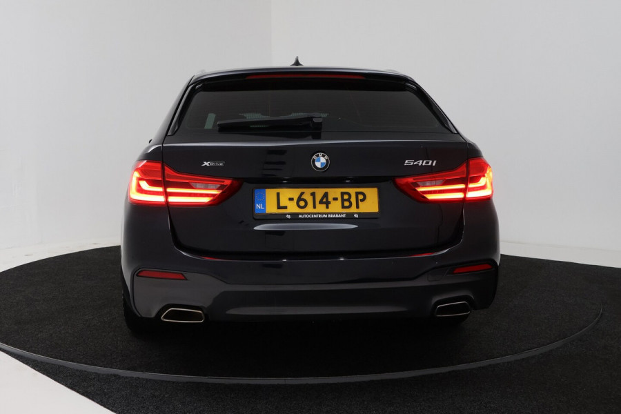 BMW 5 Serie Touring 540i xDrive High Executive (PANORAMADAK, ADAPTIEVE CRUISE, SFEERVERLICHTING, DEALER ONDERH