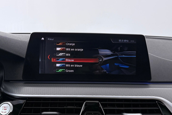 BMW 5 Serie Touring 540i xDrive High Executive (PANORAMADAK, ADAPTIEVE CRUISE, SFEERVERLICHTING, DEALER ONDERH