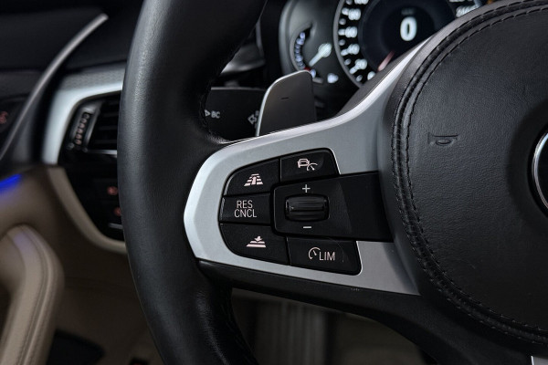 BMW 5 Serie Touring 540i xDrive High Executive (PANORAMADAK, ADAPTIEVE CRUISE, SFEERVERLICHTING, DEALER ONDERH