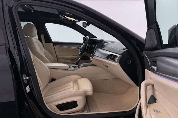 BMW 5 Serie Touring 540i xDrive High Executive (PANORAMADAK, ADAPTIEVE CRUISE, SFEERVERLICHTING, DEALER ONDERH