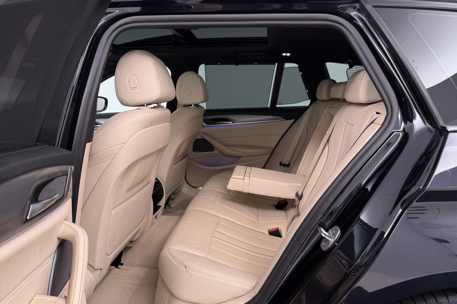 BMW 5 Serie Touring 540i xDrive High Executive (PANORAMADAK, ADAPTIEVE CRUISE, SFEERVERLICHTING, DEALER ONDERH