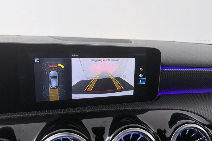Mercedes-Benz A-Klasse 220 Advantage (SFEERVERLICHTING, NAVIGATIE, CAMERA, STOELVERWARMING, LEDER)