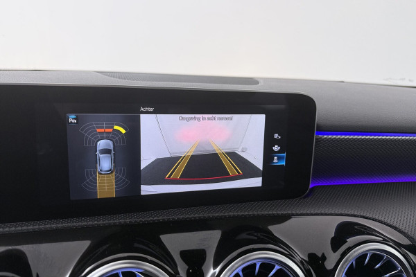 Mercedes-Benz A-Klasse 220 Advantage (SFEERVERLICHTING, NAVIGATIE, CAMERA, STOELVERWARMING, LEDER)