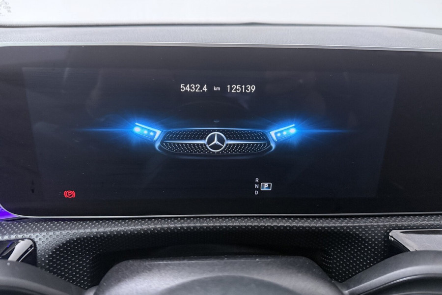 Mercedes-Benz A-Klasse 220 Advantage (SFEERVERLICHTING, NAVIGATIE, CAMERA, STOELVERWARMING, LEDER)