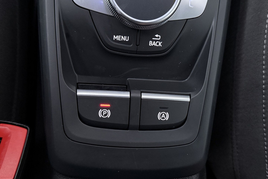 Audi Q2 35 TFSI Business Edition Automaat (DIGITALE COCKPIT, DEALER ONDERHOUDEN, LED, CLIMA)