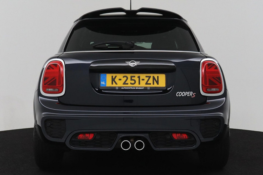 MINI Cooper S 2.0 Chili JCW Pakket (PANORAMADAK, DEALER ONDERHOUDEN, HEAD-UP, CARPLAY, NAVIGATIE, STOELV