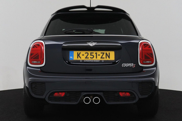 MINI Cooper S 2.0 Chili JCW Pakket (PANORAMADAK, DEALER ONDERHOUDEN, HEAD-UP, CARPLAY, NAVIGATIE, STOELV