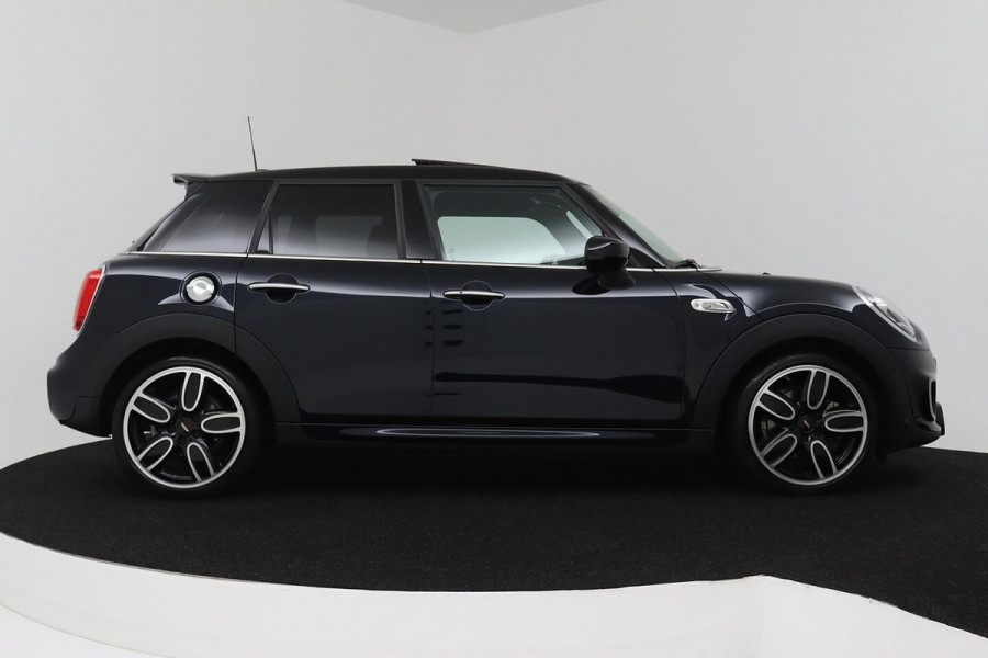 MINI Cooper S 2.0 Chili JCW Pakket (PANORAMADAK, DEALER ONDERHOUDEN, HEAD-UP, CARPLAY, NAVIGATIE, STOELV