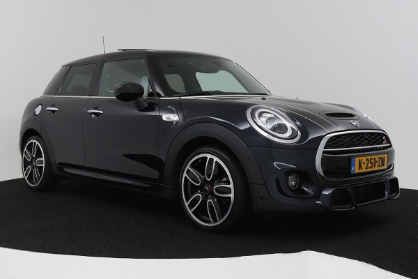 MINI Cooper S 2.0 Chili JCW Pakket (PANORAMADAK, DEALER ONDERHOUDEN, HEAD-UP, CARPLAY, NAVIGATIE, STOELV