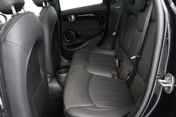 MINI Cooper S 2.0 Chili JCW Pakket (PANORAMADAK, DEALER ONDERHOUDEN, HEAD-UP, CARPLAY, NAVIGATIE, STOELV