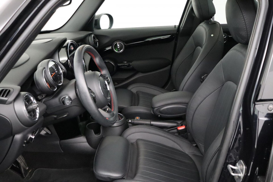 MINI Cooper S 2.0 Chili JCW Pakket (PANORAMADAK, DEALER ONDERHOUDEN, HEAD-UP, CARPLAY, NAVIGATIE, STOELV