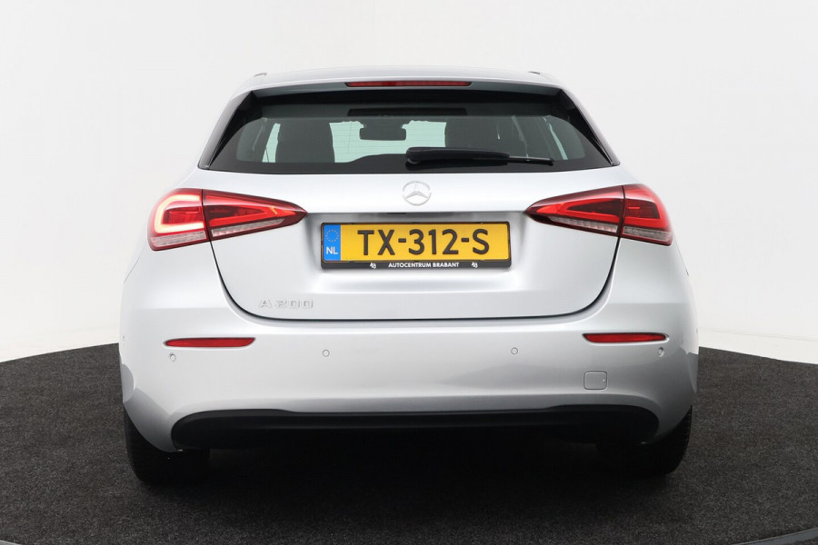 Mercedes-Benz A-Klasse 200 Business Solution Plus Upgrade (CAMERA, STOELVERWARMING, NAVIGATIE, PARKEERSENSOREN)
