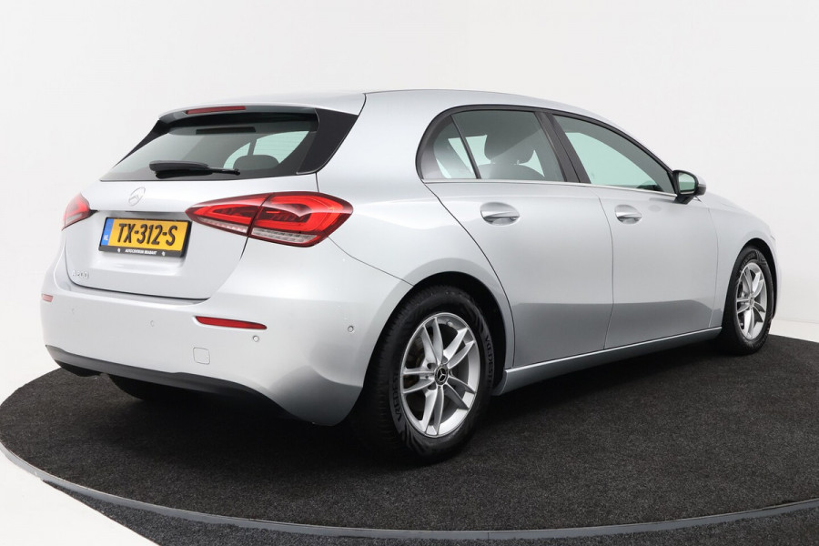 Mercedes-Benz A-Klasse 200 Business Solution Plus Upgrade (CAMERA, STOELVERWARMING, NAVIGATIE, PARKEERSENSOREN)