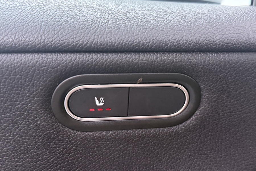 Mercedes-Benz A-Klasse 200 Business Solution Plus Upgrade (CAMERA, STOELVERWARMING, NAVIGATIE, PARKEERSENSOREN)