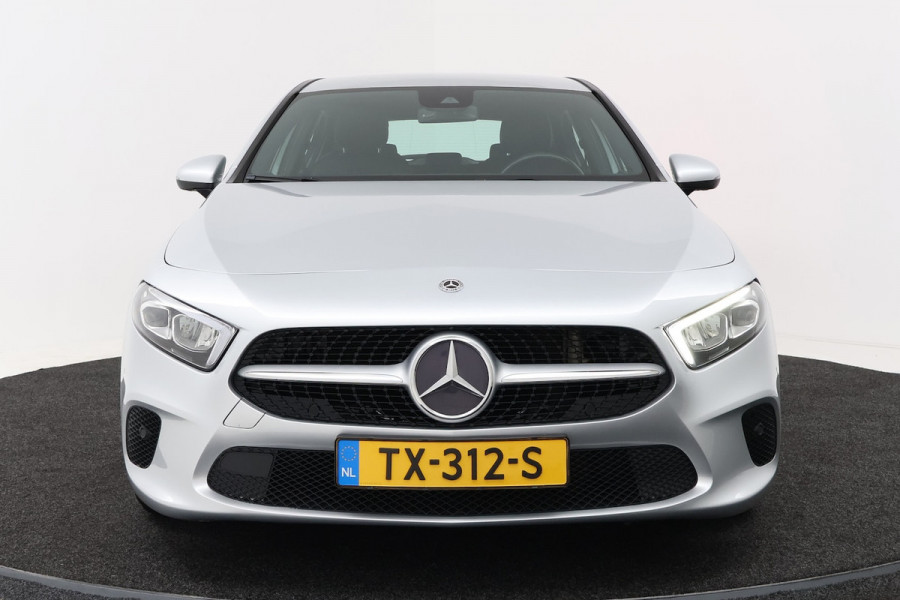Mercedes-Benz A-Klasse 200 Business Solution Plus Upgrade (CAMERA, STOELVERWARMING, NAVIGATIE, PARKEERSENSOREN)