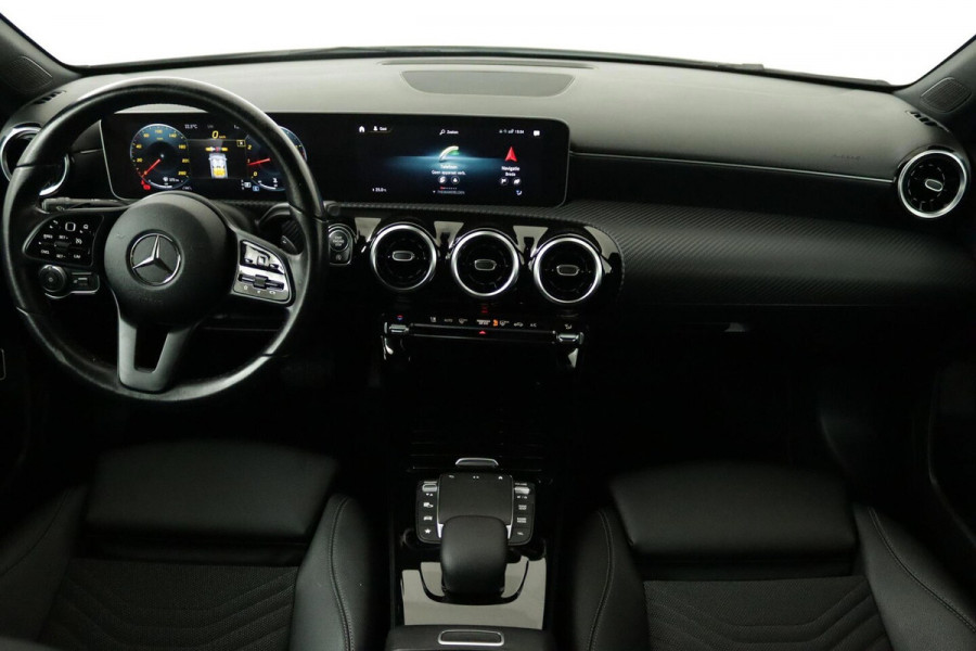 Mercedes-Benz A-Klasse 180 Business Solution (NAVIGATIE, CAMERA, STOELVERWARMING, CRUISE, PDC, NL-AUTO, GOED ONDE