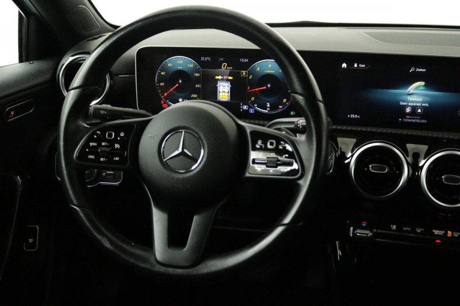 Mercedes-Benz A-Klasse 180 Business Solution (NAVIGATIE, CAMERA, STOELVERWARMING, CRUISE, PDC, NL-AUTO, GOED ONDE