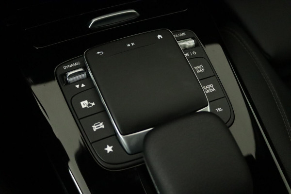 Mercedes-Benz A-Klasse 180 Business Solution (NAVIGATIE, CAMERA, STOELVERWARMING, CRUISE, PDC, NL-AUTO, GOED ONDE