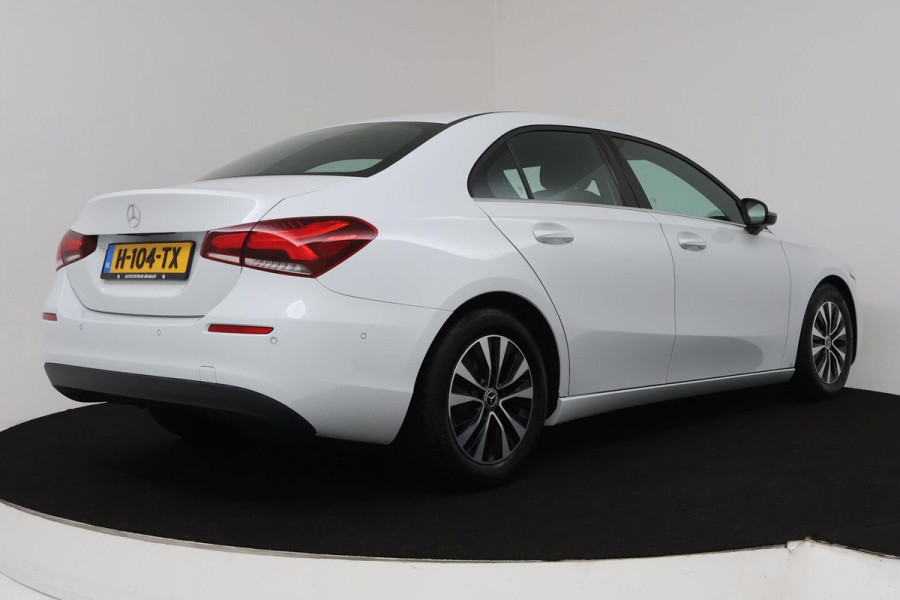 Mercedes-Benz A-Klasse 180 Business Solution (NAVIGATIE, CAMERA, STOELVERWARMING, CRUISE, PDC, NL-AUTO, GOED ONDE