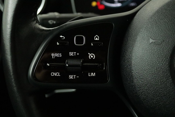 Mercedes-Benz A-Klasse 180 Business Solution (NAVIGATIE, CAMERA, STOELVERWARMING, CRUISE, PDC, NL-AUTO, GOED ONDE