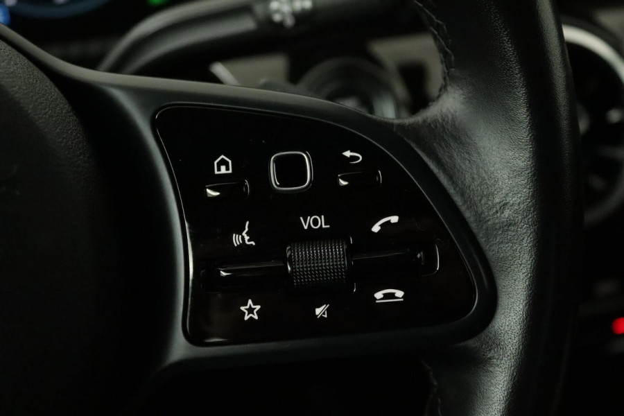 Mercedes-Benz A-Klasse 180 Business Solution (NAVIGATIE, CAMERA, STOELVERWARMING, CRUISE, PDC, NL-AUTO, GOED ONDE
