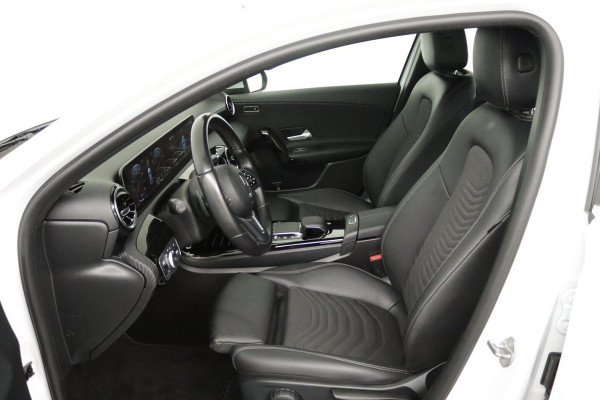 Mercedes-Benz A-Klasse 180 Business Solution (NAVIGATIE, CAMERA, STOELVERWARMING, CRUISE, PDC, NL-AUTO, GOED ONDE