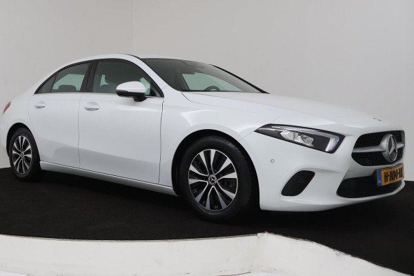 Mercedes-Benz A-Klasse 180 Business Solution (NAVIGATIE, CAMERA, STOELVERWARMING, CRUISE, PDC, NL-AUTO, GOED ONDE