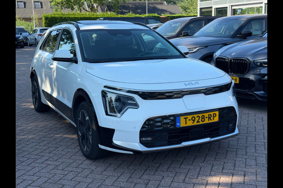 Kia Niro EV DynamicPlusLine 64.8 kWh / SoH 98,2% / Trekhaak / Schuifdak / Leder / Keyless / Harman Kardon / 17'' / Stoel+Stuurverwarming / Dodehoek / DAB / ACC