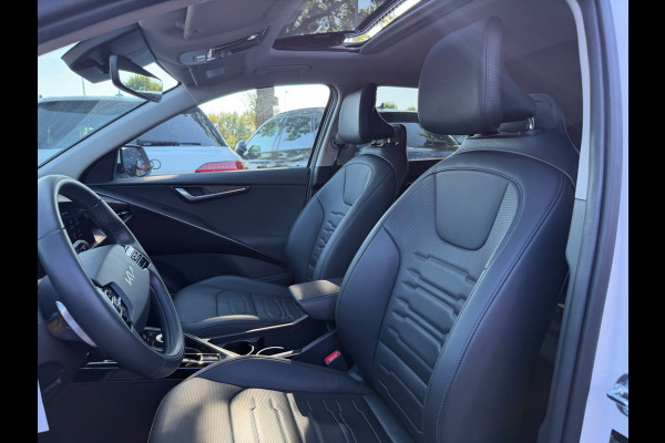 Kia Niro EV DynamicPlusLine 64.8 kWh / SoH 98,2% / Trekhaak / Schuifdak / Leder / Keyless / Harman Kardon / 17'' / Stoel+Stuurverwarming / Dodehoek / DAB / ACC