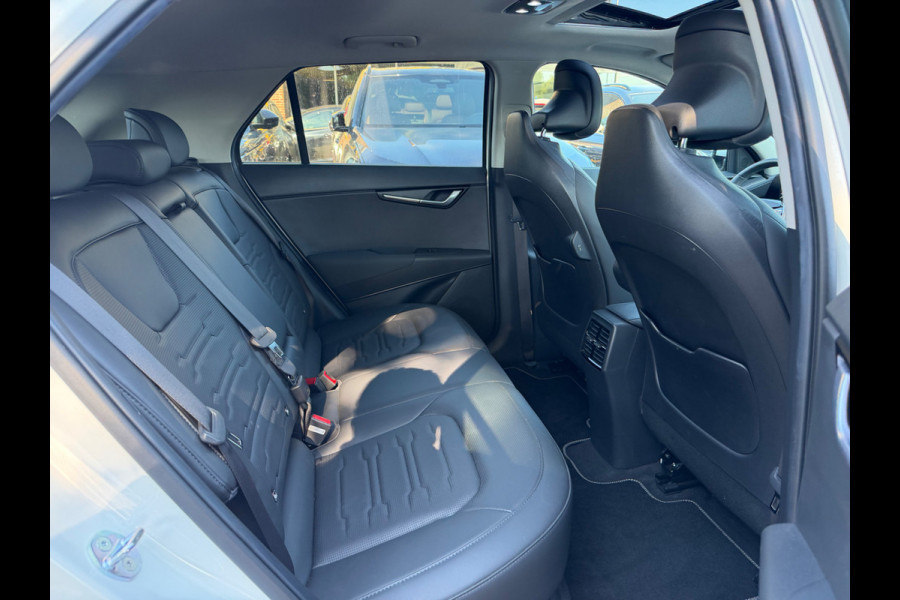 Kia Niro EV DynamicPlusLine 64.8 kWh / SoH 98,2% / Trekhaak / Schuifdak / Leder / Keyless / Harman Kardon / 17'' / Stoel+Stuurverwarming / Dodehoek / DAB / ACC
