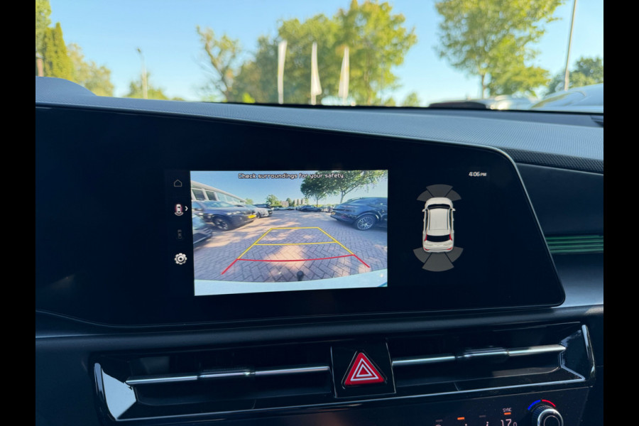 Kia Niro EV DynamicPlusLine 64.8 kWh / SoH 98,2% / Trekhaak / Schuifdak / Leder / Keyless / Harman Kardon / 17'' / Stoel+Stuurverwarming / Dodehoek / DAB / ACC