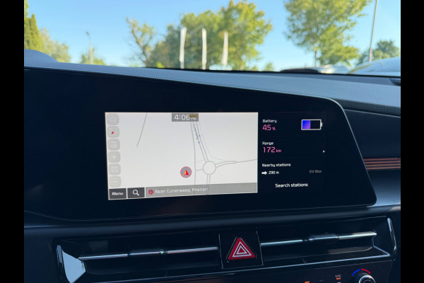 Kia Niro EV DynamicPlusLine 64.8 kWh / SoH 98,2% / Trekhaak / Schuifdak / Leder / Keyless / Harman Kardon / 17'' / Stoel+Stuurverwarming / Dodehoek / DAB / ACC