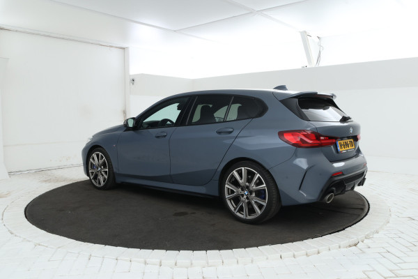 BMW 1-serie M135i xDrive High Executive Edition Head Up Display, Automaat, Panorama Dak!